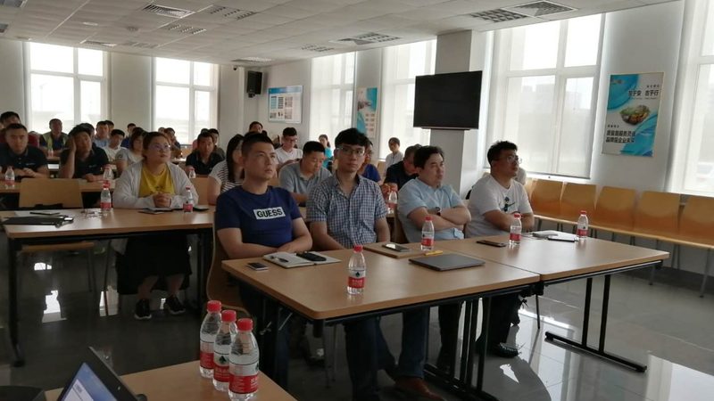 为了保证培训效果，焊工培训速成班通常采用以下教学方法：